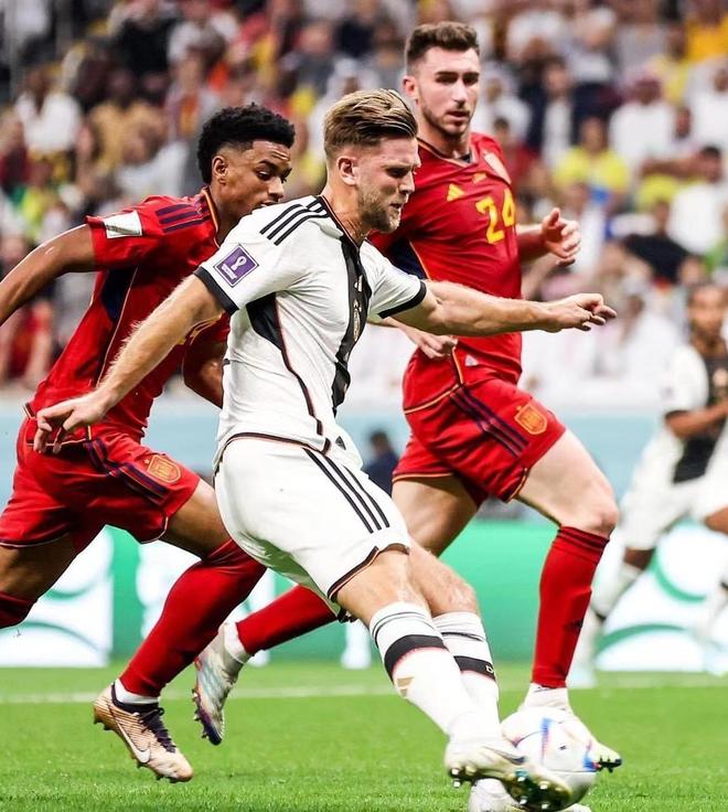 NBA：勇士主场击败小牛 库里三分火力全开（NBA：勇士主场击退小牛 库里三分如雨）