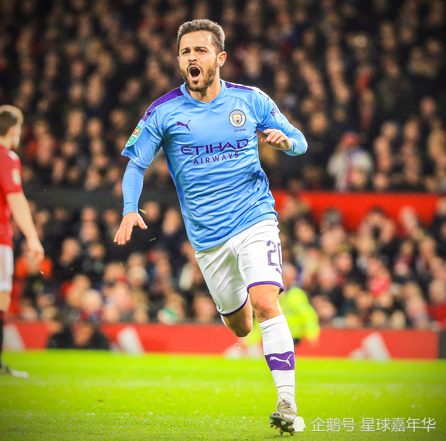 罗马主帅临场指挥获赞（罗马主帅场边调度获好评）