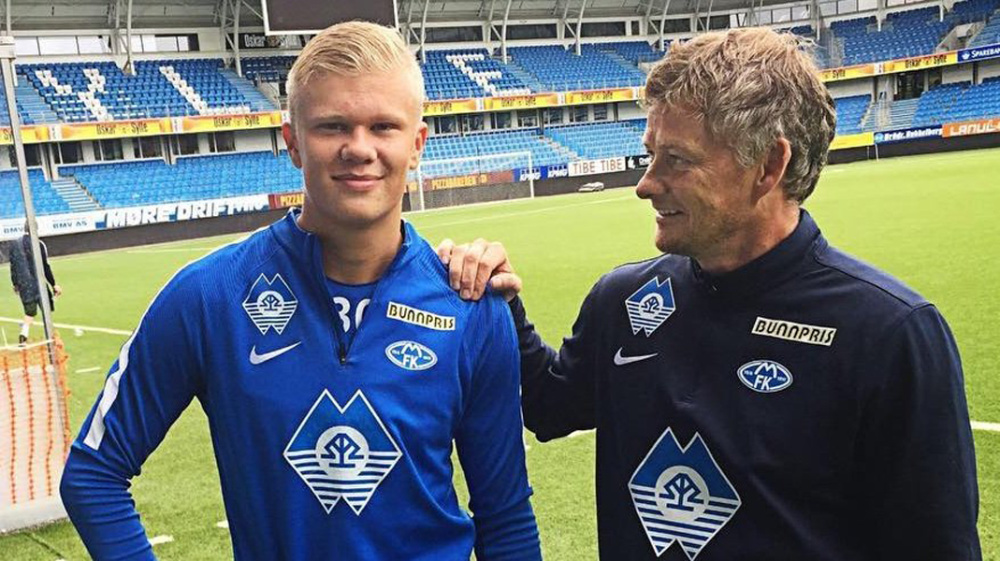 中国女排3-1战胜哥伦比亚提前晋级16强，取得两连胜。（中国女排3-1击败哥伦比亚，提前锁定16强席位，豪取两连胜）