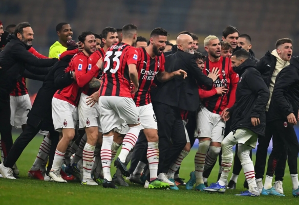 TA：贝隆因指示球员在赛前列队礼中背对对手被禁足6个月（TA：因要求球员在赛前列队背对对手，贝隆被禁赛半年）