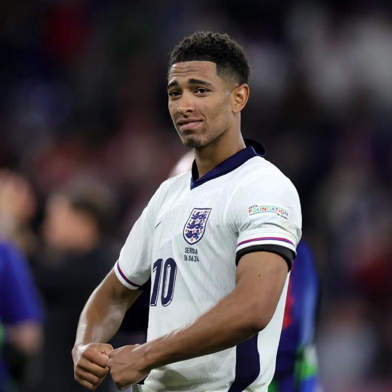 克雷莫内塞vs莱切：瓦尔迪、奥代罗首发，班达、法尔科内出战（克雷莫内塞对阵莱切：瓦尔迪、奥代罗先发亮相，班达与法尔科内确认出战）