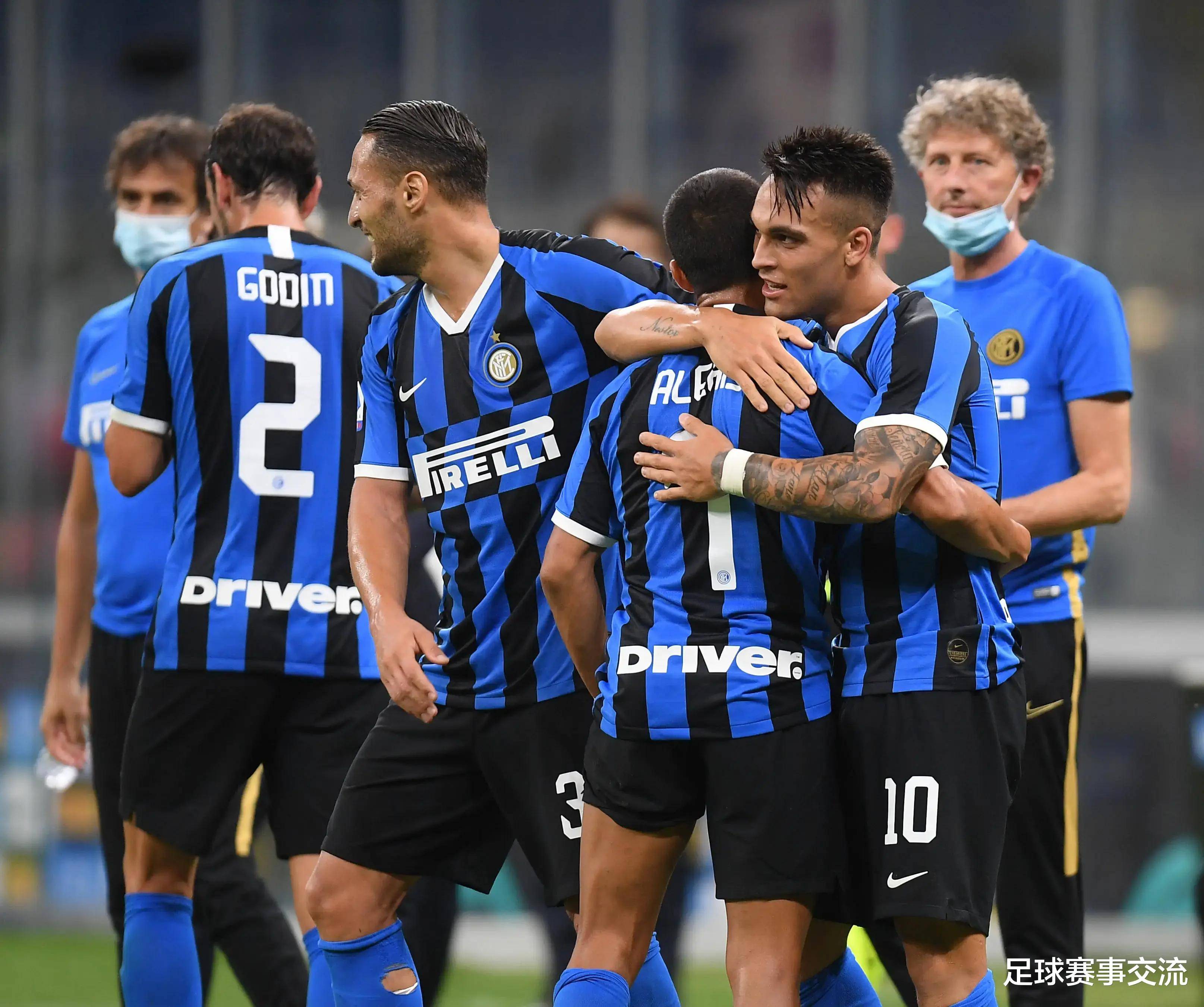 斯洛特：我们没有可用的边锋，派出两名9号球员是合乎逻辑的（斯洛特：边锋无人可用，安排双9号合情合理）