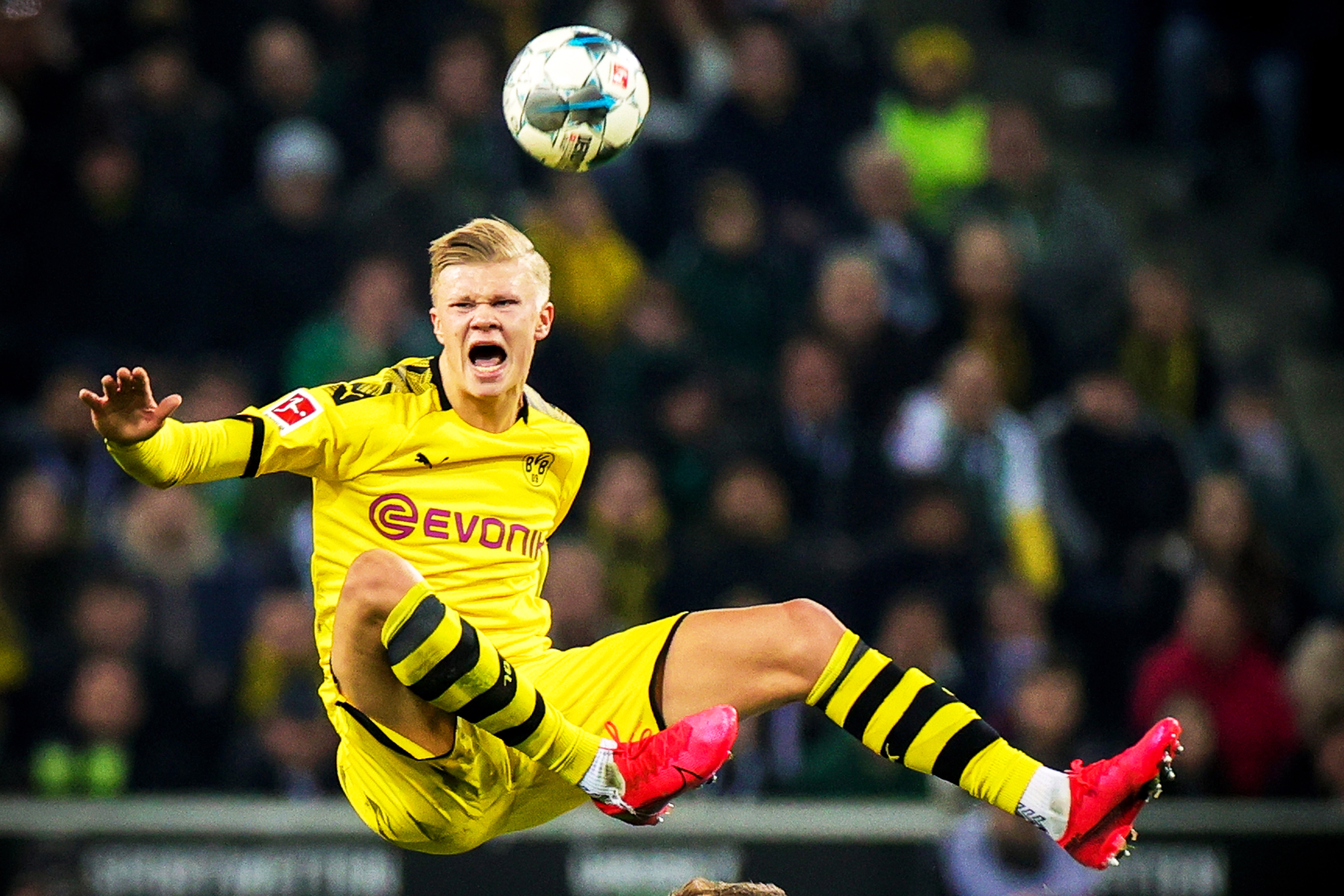 皮克福德：想参加摩托车越野赛；为英格兰举起奖杯是头等大事（皮克福德憧憬参加摩托越野赛，但为英格兰捧杯仍是首要目标）