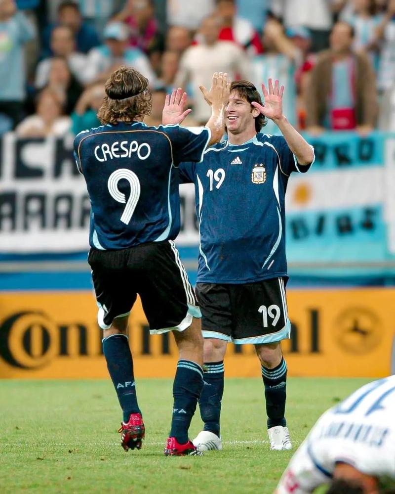 曼联红魔主场零封埃弗顿（红魔曼联坐镇老特拉福德零封埃弗顿）