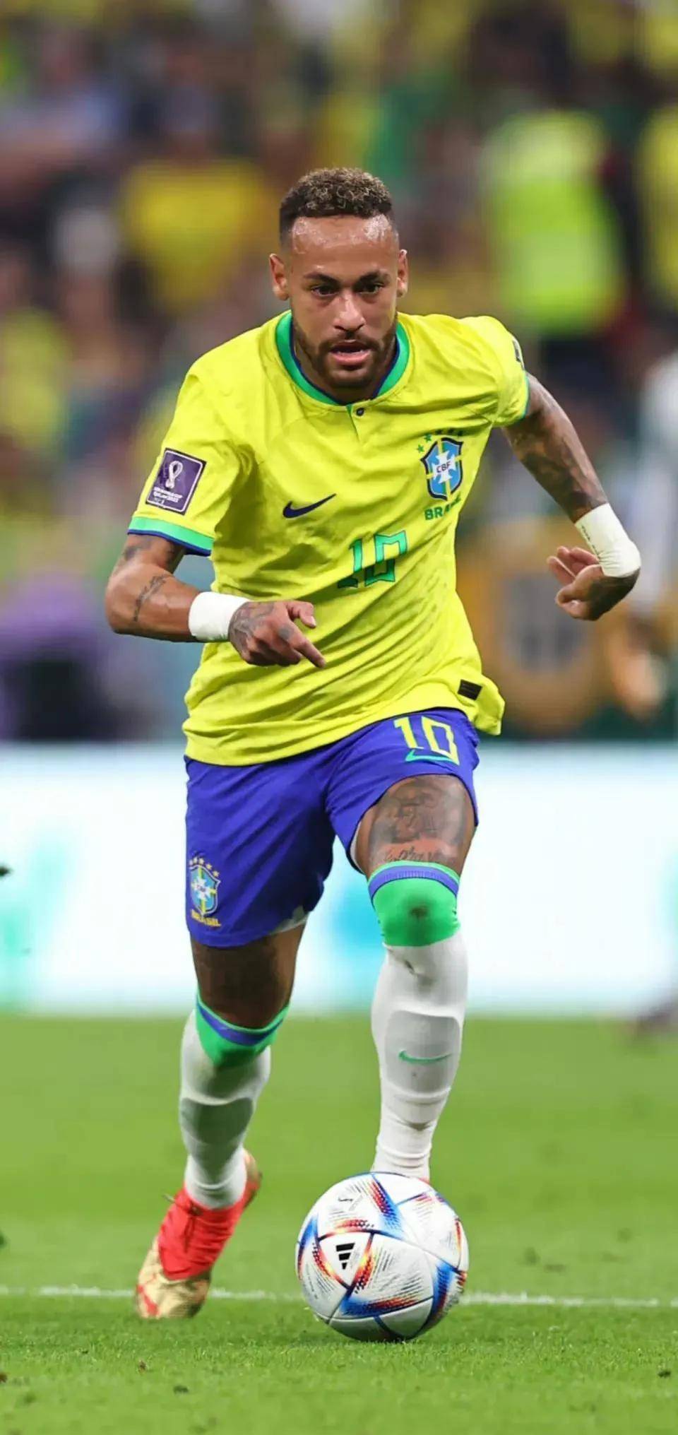 欧冠赛场精彩瞬间：皇马主场2-0取胜,（欧冠名场面：皇马主场2-0完胜）