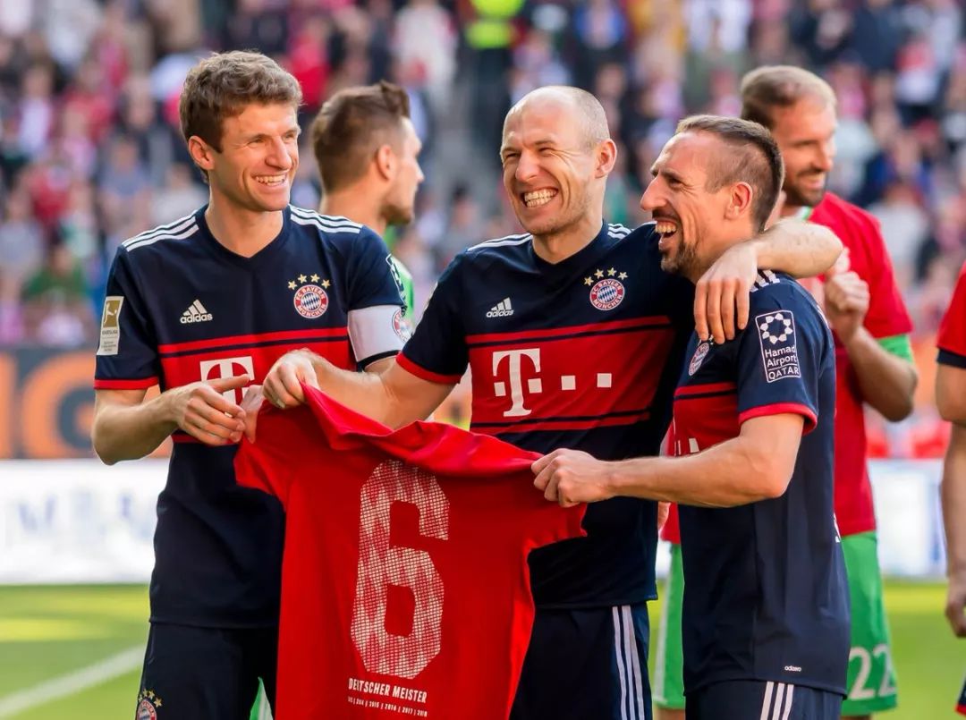 马内回顾与萨拉赫冲突：他解释说没看到我，后来我们更亲密了（马内谈与萨拉赫冲突往事：他解释当时没注意到我，之后我们关系更近了）