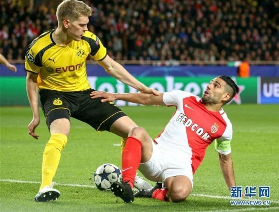 半场战报：美因茨0-1佛罗伦萨，佐姆破门（半场快讯：佛罗伦萨暂1-0领先美因茨，佐姆建功）